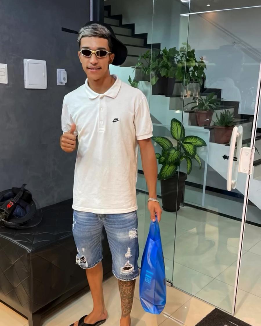 Cliente com sacola da DICHEFE